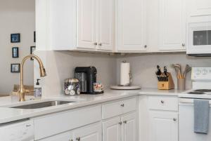 Bull Gator Den in Haile Village 2BR Near UF