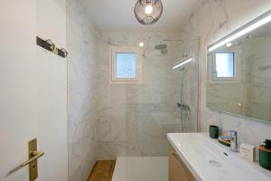 Grand Appartement - Wifi -Parking - Tramway 1 min