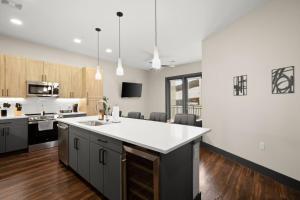 Modern Austin 1BR w Pool & Gym • Pet Friendly