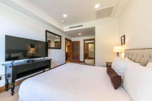 Iron Horse Lodge South 408 by East West Hospitality