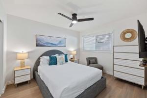 2BR 2BA Home Hot Tub, Firepit, Yard, BBQ, Parking