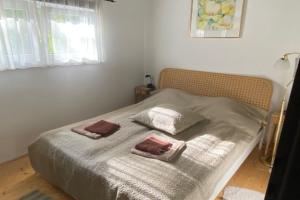 Lakeside holiday home with private garden