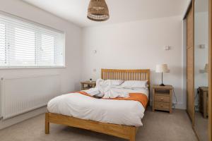 Premium Town Centre Home - Parking - Near Hospital & Uni