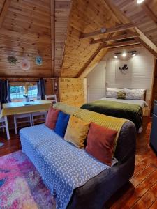 The Hive - Unique log cabin with wood burning stove