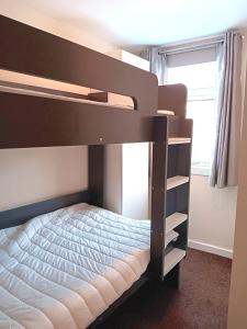 2 bed Chalet Sleeps 4 Pets Garden Views