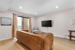 Remodeled 2-Bedroom Apartment in LA