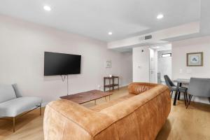 Remodeled 2-Bedroom Apartment in LA