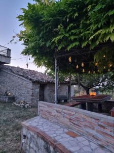 Rustic house with great views of the mountains