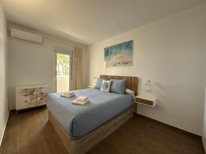 Benalbeach con vistas al mar