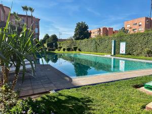 Cozy 2-bedroom apartment & pool & wifi