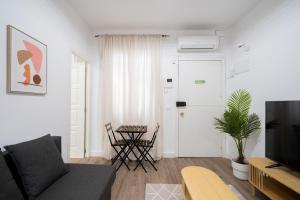 Steps to Gran Via Stylish 1BR in Chueca Alquiler Temporal