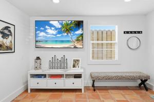 Canal-Front Oasis in Terra Ceia Pool, Patio, Dock