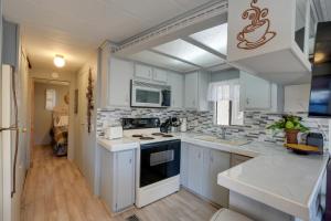 5 Mi to Surprise Stadium Arizona Snowbird Getaway