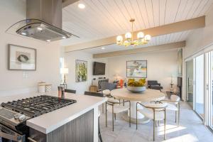 Little Palm Lookout With Stunning Mountain Views