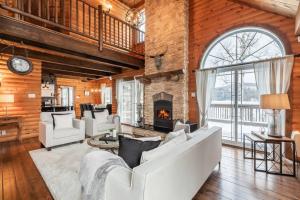 Waterfront - hot tub - Theatre - Mont-Tremblant