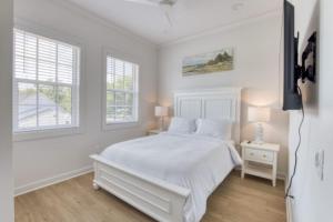 Magnolia Shore 5 - Steps to Beach, Pool, Fast WiFi