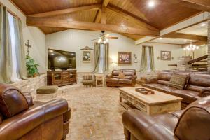 Dularge Grand Villa - Steps to Marina and Fishing!