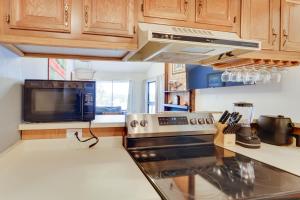 3 Mi to Angel Fire Resort Pet-Friendly Getaway