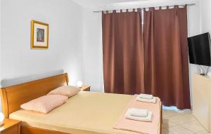 Cozy Apartment In Okrug Gornji