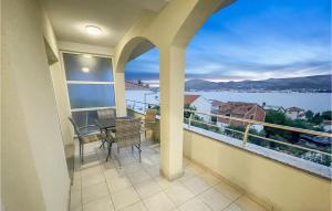 Lovely Apartment In Okrug Gornji With Wifi