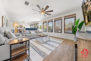 Georgian 5BR Retreat Heat Chilled Pool + Hot Tub