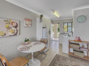 Beachside Studio Steps from Caseys Beach