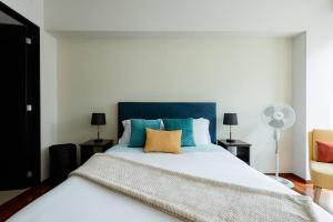 Stylish WFH Historic Center Pool Gym & Amenities