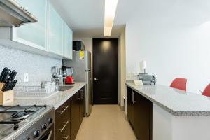 Stylish WFH Historic Center Pool Gym & Amenities