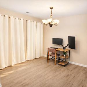 Bright 2BR Apartment Near I-270, Shops & Dining