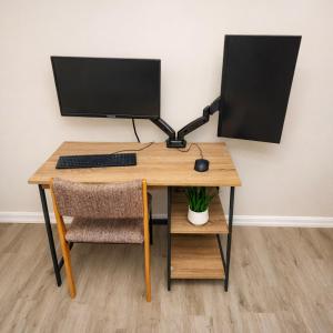 Bright 2BR Apartment Near I-270, Shops & Dining