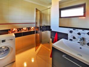 Large holiday home, private garden