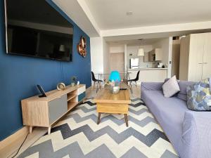 Beautiful & Modern in Historic Center High-rise