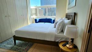 Panoramic View of Alameda Park in High-rise