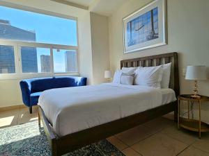 Panoramic View of Alameda Park in High-rise