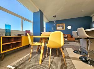 Panoramic View of Alameda Park in High-rise