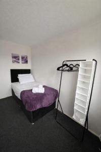 2 Bed 1 Bath in Milton Keynes - Sleeps 4 - Parking