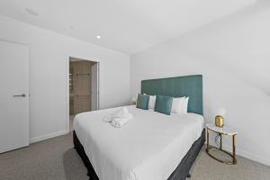 Serene 2 Bedroom Relaxation with Ocean Breeze