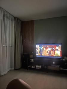 Brand New Unit, Wifi, Karaoke, Movies, Entire Condo