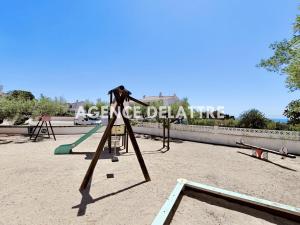 En residencia cerrada ,con grande barbacoa comun, cerca de las calas, 2 piscinas comunes. Apartamento con 2 habitaciones, parking. - ES-389-10