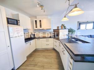 Apartamento a 100m del centro, vistas al castillo y al mar , Parking Privado - ES-389-38