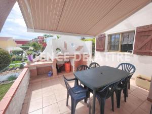 Villa privada con piscina, 3 dormitorios + 2 baños - ES-389-30