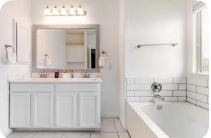 Modern 4BR Retreat, Fast WiFi, Parking, Less than 15 mins from Austin