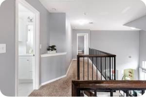 Modern 4BR Retreat, Fast WiFi, Parking, Less than 15 mins from Austin