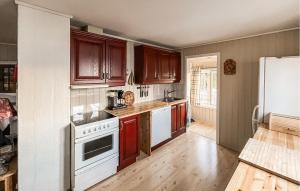 2 Bedroom Awesome Home In Vanvikan