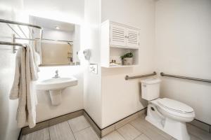 Inn at 50 Long Beach Convention Center