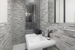 Modern Manhattan Haven Near Everything