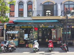 LOCA Phu Quoc - Hostel & Fastfood