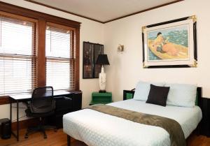 Cozy Eclectic Home - Retro Feel Across from Rhodes