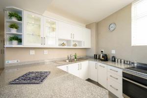 Sea La Vie Umhlanga - Main Beach Access by WhereToGo