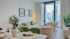 Stylish 2 Bed with full marina view on high floor